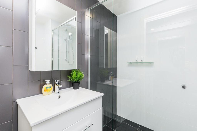 Bathroom, South Brisbane Funky 1 BED Parking Qsb027-18, Brisbane