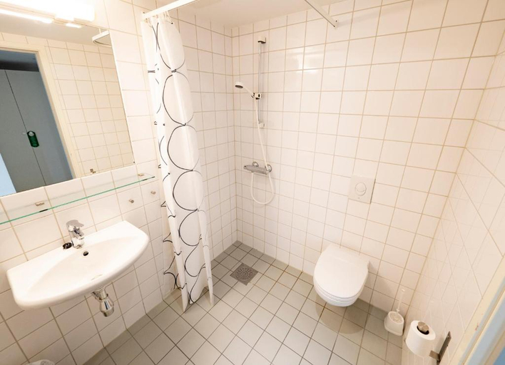Bathroom 2, Lofoten Vandrerhjem Kabelvag, Vågan