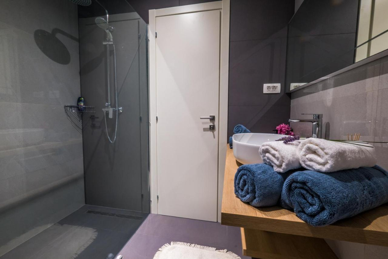 Bathroom 3, Dubrovnik airport - Moonlight rooms, Konavle