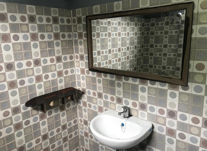 Bathroom 3, Naibos Houses, Simeulue