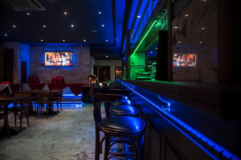 Food & Drinks, Hotel Elegance N.V., Rainville