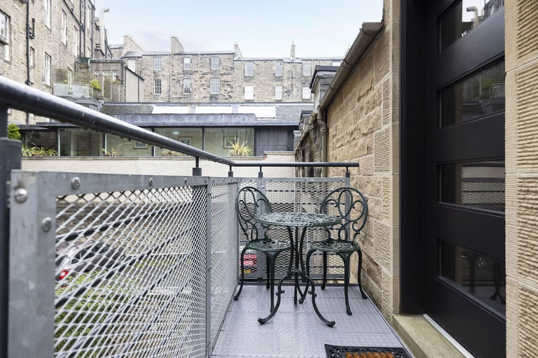 Others 5, Quirky Downtown Loft, Dauphin