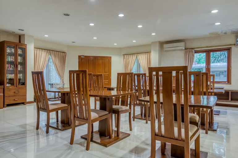 Food & Drinks, RedDoorz Plus @ Jalan Dharmawangsa, South Jakarta