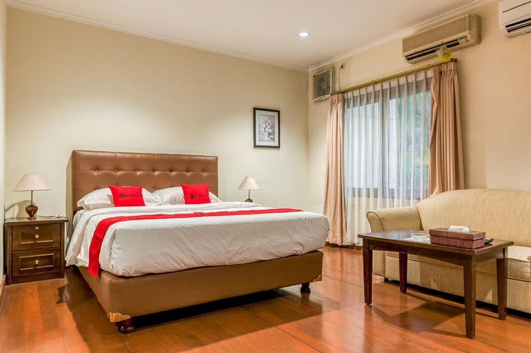 Bedroom, RedDoorz Plus @ Jalan Dharmawangsa, South Jakarta