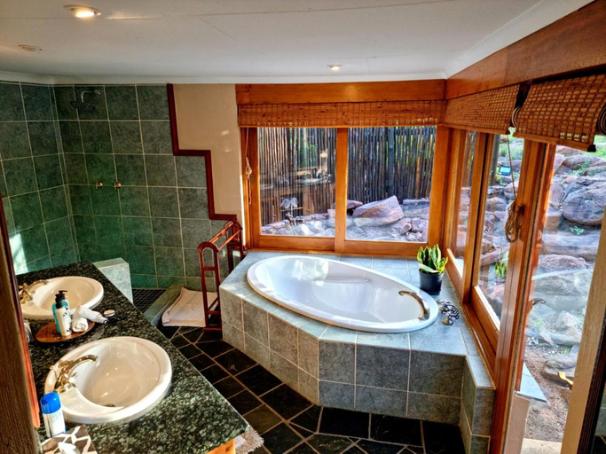 Bathroom 4, Sekala Private Game Lodge, Waterberg