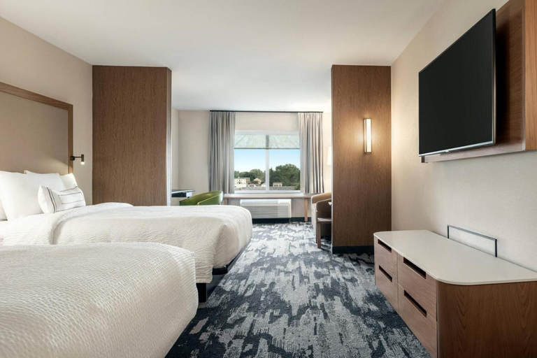 Bedroom 4, Fairfield Inn & Suites by Marriott Milwaukee West, Milwaukee