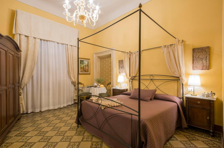 Bedroom 2, La Boheme B&B, Lucca