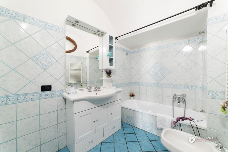 Bathroom 2, Namily House, Salerno