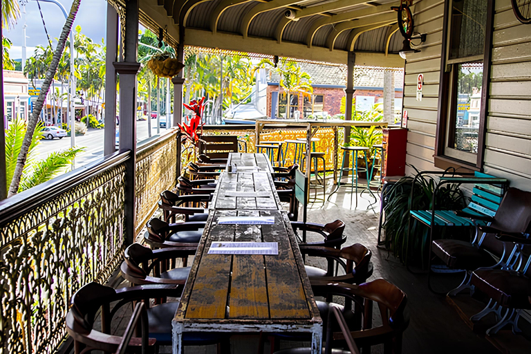 Food & Drinks, The Middle Pub, Byron