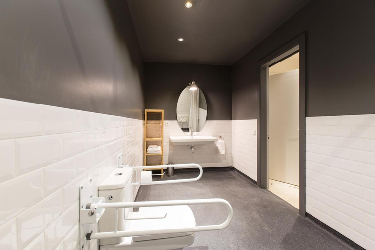 Bathroom 4, Izaila Plaza Catalunya, Barcelona