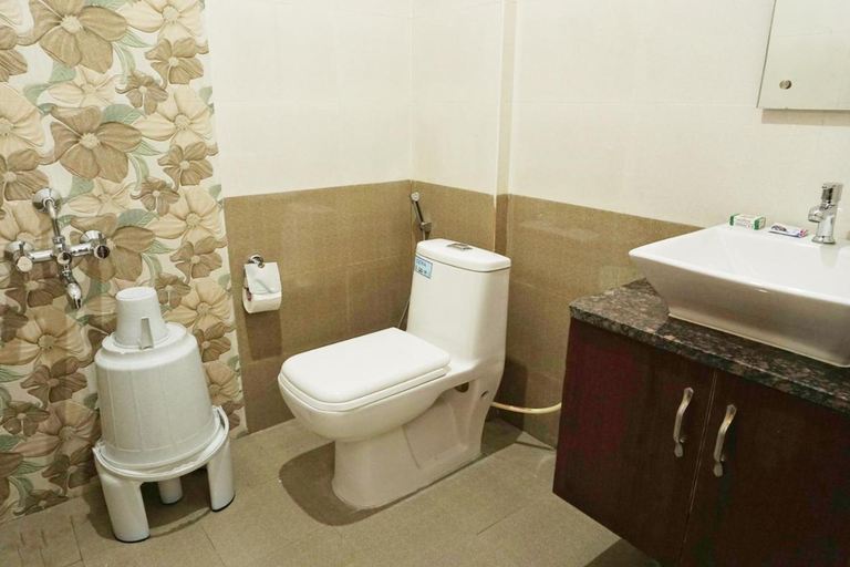 Bathroom 2, Gateway Inn-Bangalore Airport, Bangalore Rural