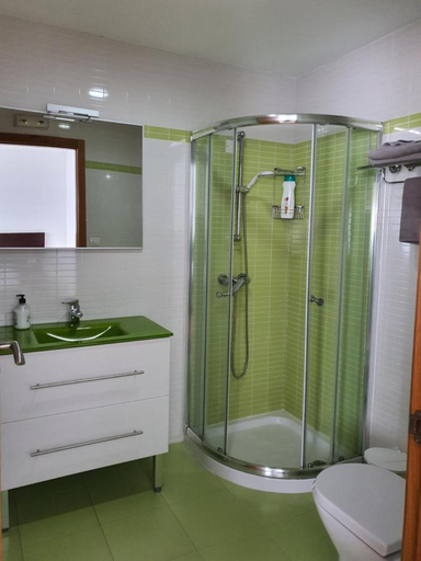 Bathroom 2, Pension Pedrouzo, A Coruña