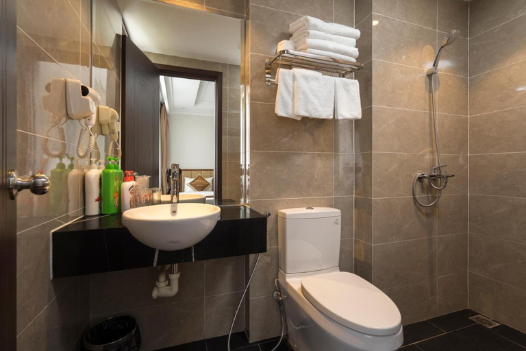 Bathroom 4, An Phu Nguyen Hoang Hotel, Từ Liêm