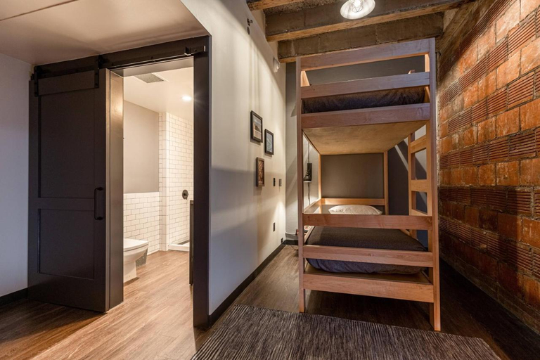 Bedroom 2, Moxy Nashville Downtown, Davidson