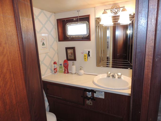 Bathroom, Cookie B, Henrico