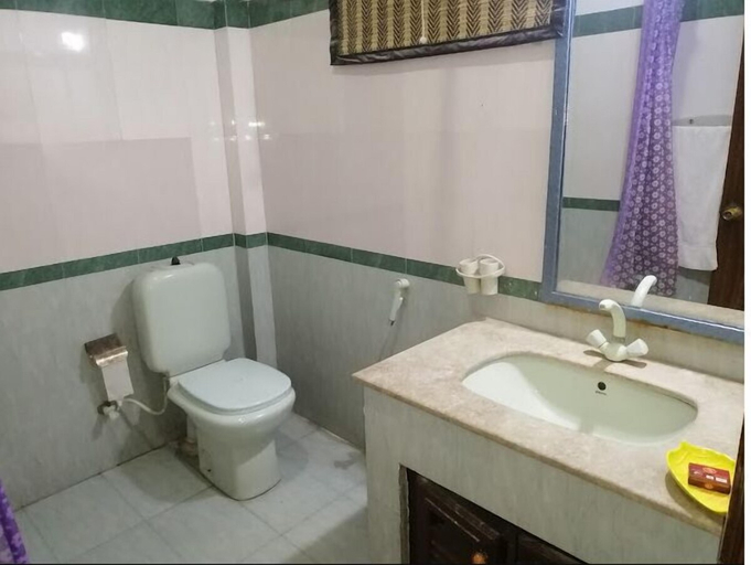 Bathroom, Khan Regency Hotel Murree, Rawalpindi