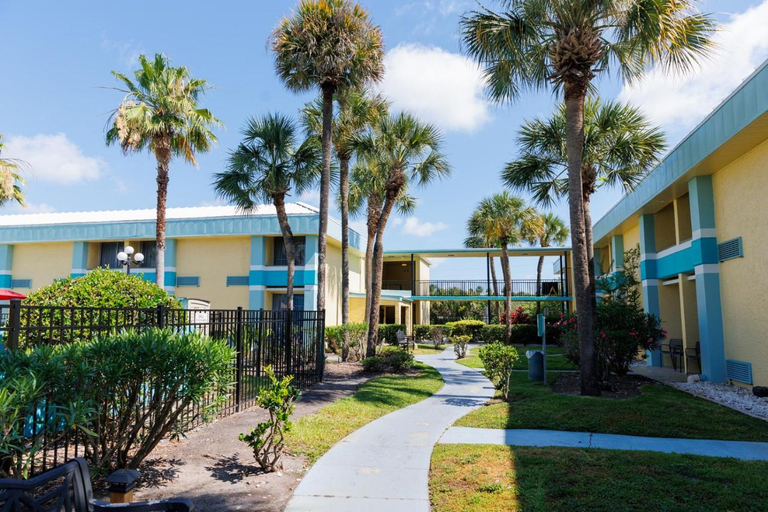 Exterior & Views 2, Garnet Inn & Suites, Orlando, Orange