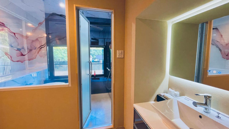 Bedroom 2, Kurobe Sunvalley Hotel, Ōmachi