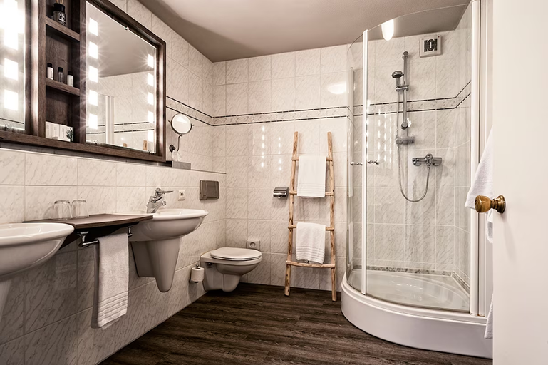 Bathroom 5, Hotel Mardaga, Limburg