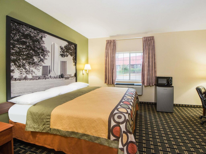 Bedroom 5, SureStay Plus Hotel by Best Western Tulsa East, Tulsa