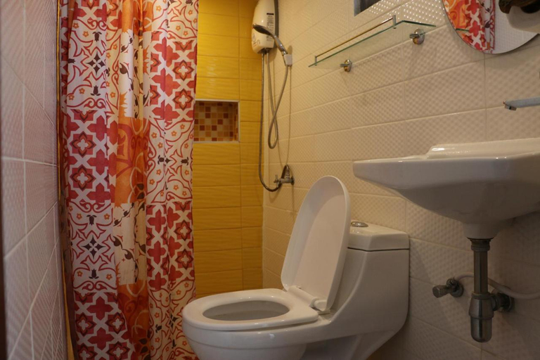 Bathroom 3, Noom Guesthouse, Muang Lop Buri