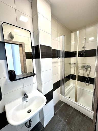 Bathroom 4, KAPTOL Rooms, Zagreb