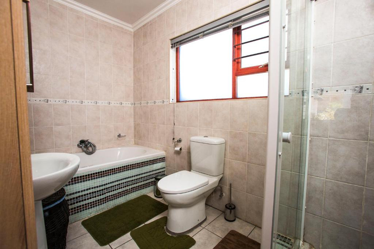 Bathroom, Spacious Garden Cottage, City of Johannesburg