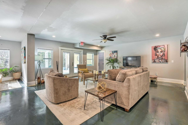 Others 3, Modern, Bright Home in Stone Mountain Village, DeKalb