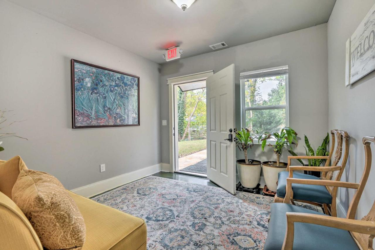 Others 2, Modern, Bright Home in Stone Mountain Village, DeKalb