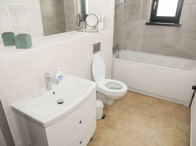Bathroom 3, Clement Apartments, Piatra-neamt