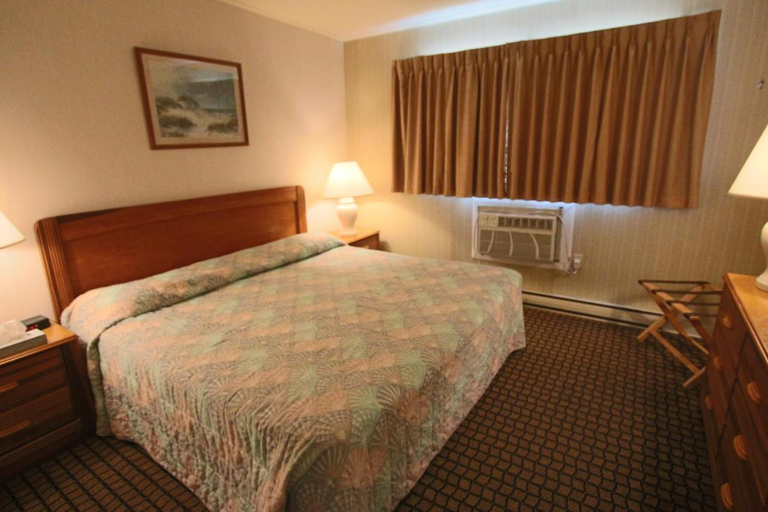 Bedroom 2, Colton Court Motor Inn, Cape May