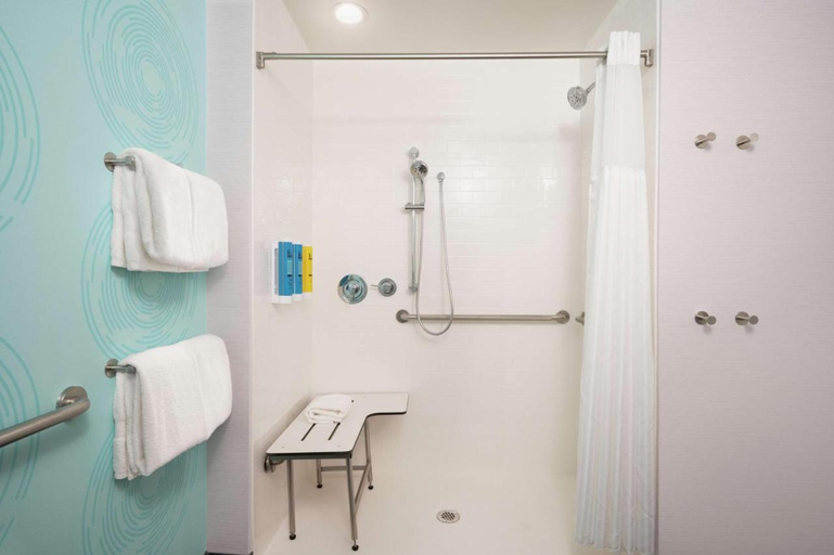 Bathroom 4, Tru By Hilton Baltimore Harbor East, MD, Baltimore