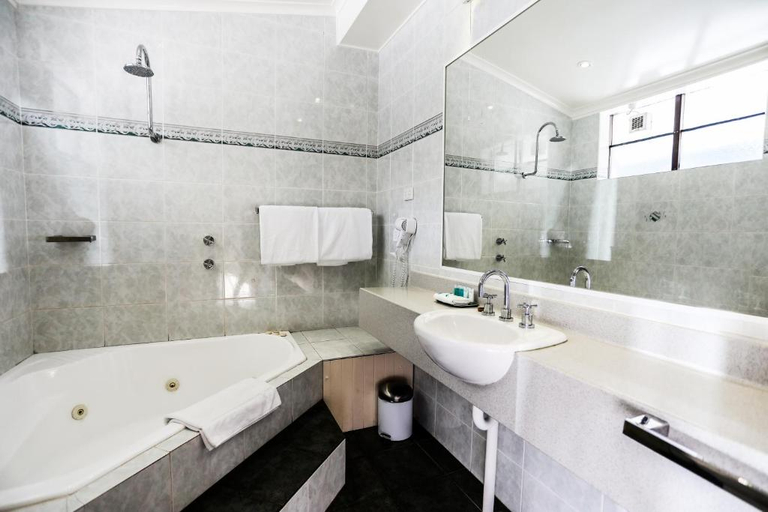 Bathroom 5, Parkhaven, Shoalhaven - Pt A