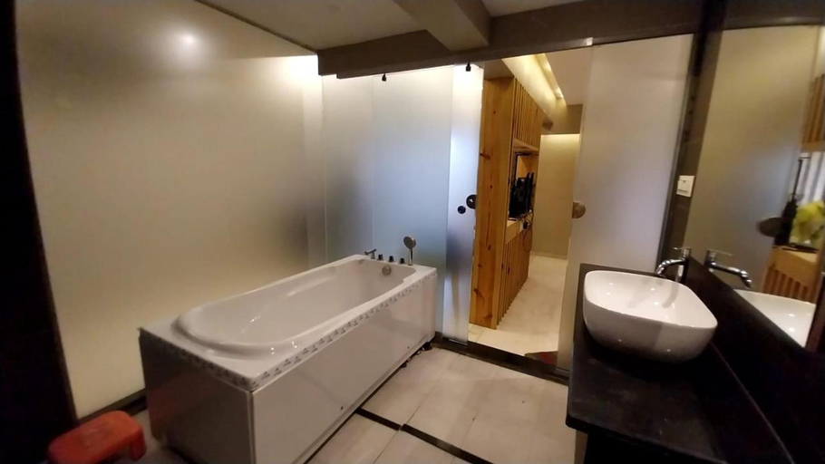 Bathroom 4, Hotel Merakee Mumbai, Thane