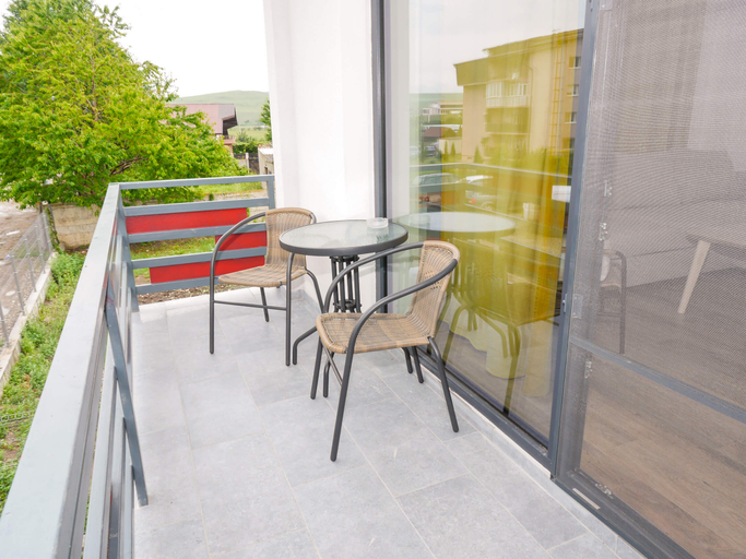 Others 4, Clement Apartments, Piatra-neamt