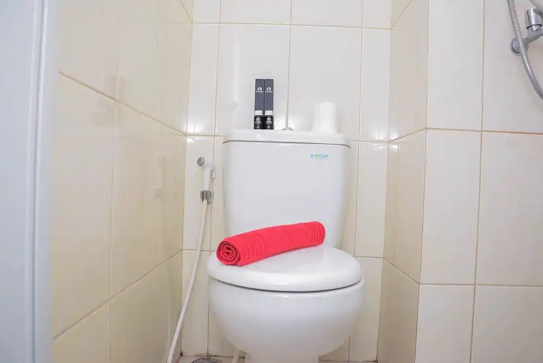 Bathroom 3, Homey Studio at Springlake Summarecon Bekasi Apartment, Bekasi