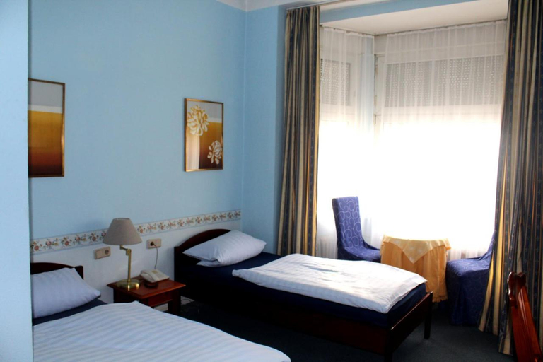 Bedroom 4, Hotel Am Roonplatz, Bonn
