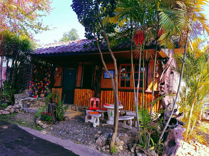 Exterior & Views 1, Sunny in town hostel, Pai