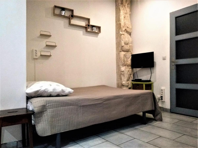 Bedroom 5, L'oriflamme, Vaucluse