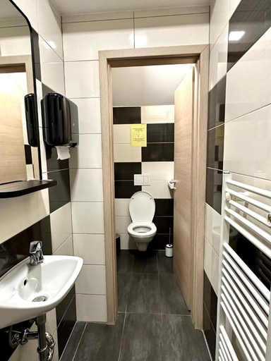 Bathroom 2, KAPTOL Rooms, Zagreb