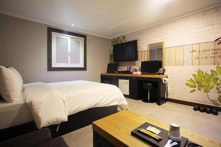 Bedroom 2, Hotel Lux , Gimpo