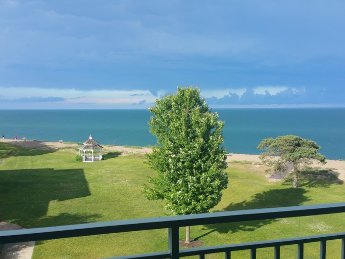 Others 5, Illinois Beach Hotel, Lake