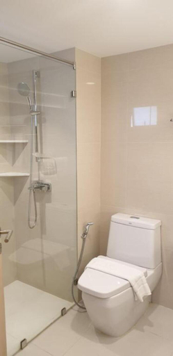 Bathroom, Pacific Park Hotel & Residence, Si Racha