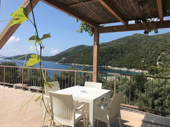 Others 4, Poros Beach, Ionian Islands