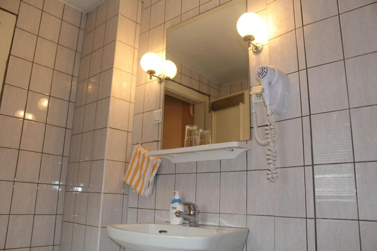 Bedroom 3, Hotel Am Roonplatz, Bonn
