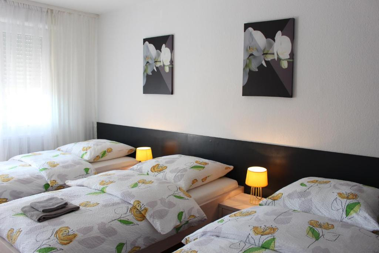 Bedroom 2, Studios near Basel Airport - RM 112, Haut-Rhin