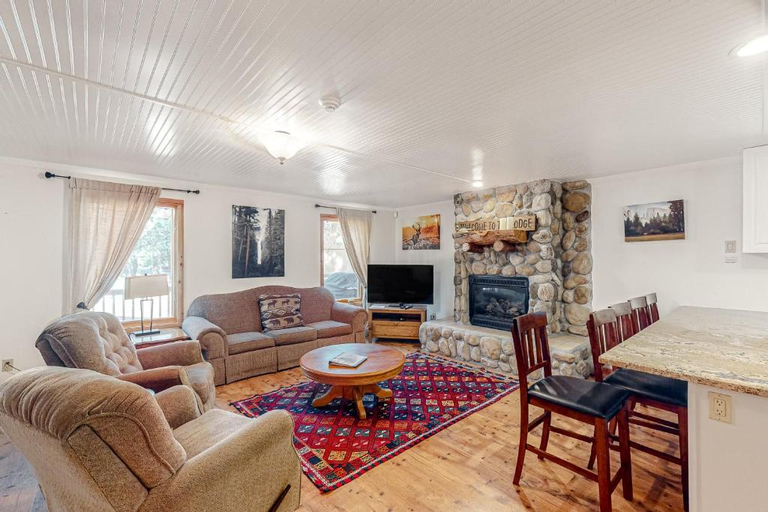 Others 5, Oso Lodge Unit B, Mariposa