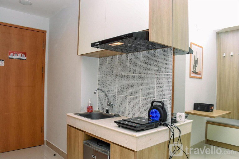 Dining Room, Comfy Studio at Evenciio Apartment By Travelio, Depok