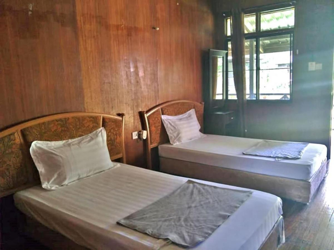 Bedroom 4, Mulu Benarat Lodge, Marudi
