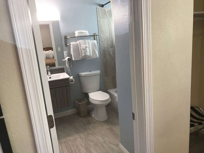 Bathroom 4, Westward Wagon Inn Theme Park Entrance, Orange